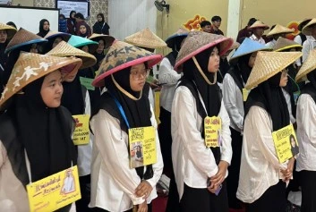 Semarak PBAK ISIF Cirebon 2025, Mahasiswa Baru Disambut dengan Tradisi dan Semangat Kebersamaan